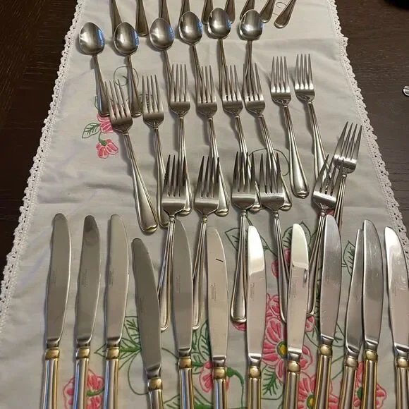 Cambridge 18/10 ALLURE Gold Edged Flatware Set Multiple Pieces & Serving Set