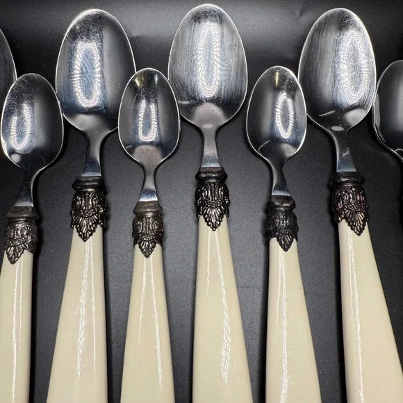 Set of 12 Ornate Cream Handle‎ Silver Metal Spoons