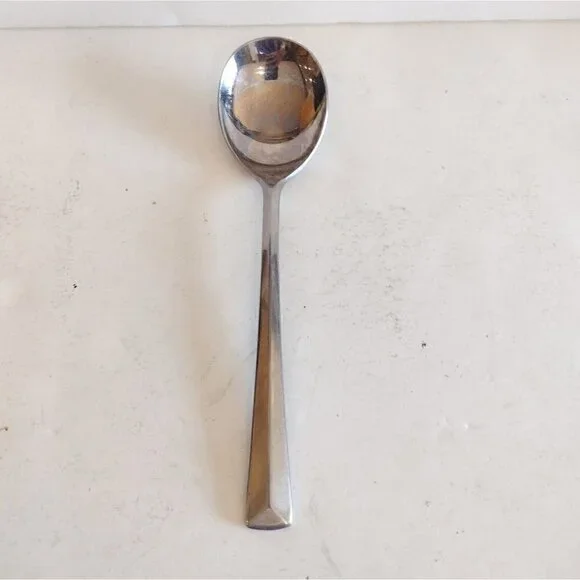 Reed & Barton Stainless Steel Rebacraft Korea Crest Pattern Soup Spoon