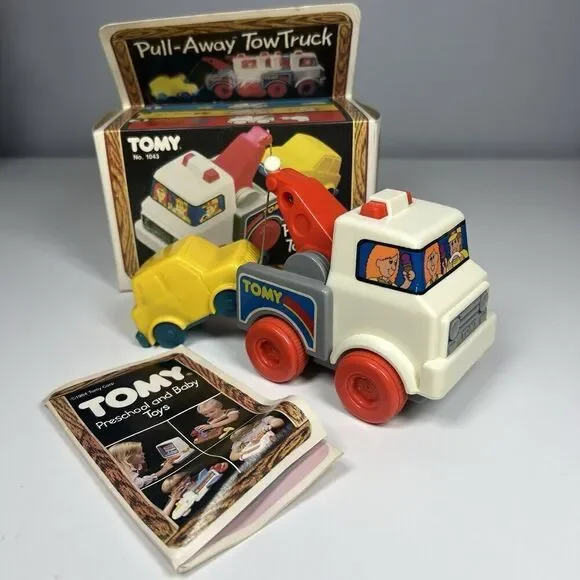 Tomy Pull-Away Toy Tow Truck Vintage 1984 No. 1043 Complete With Box & Booklet