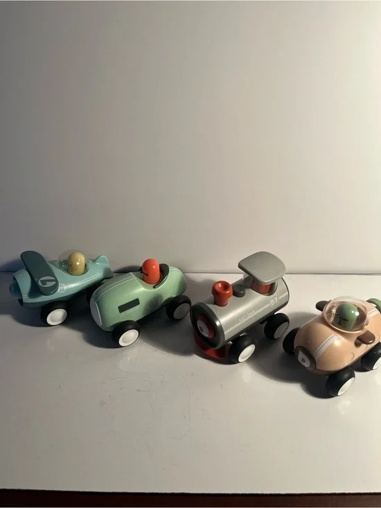 Boutique plastic transportation toys 💙💙💙💙💙