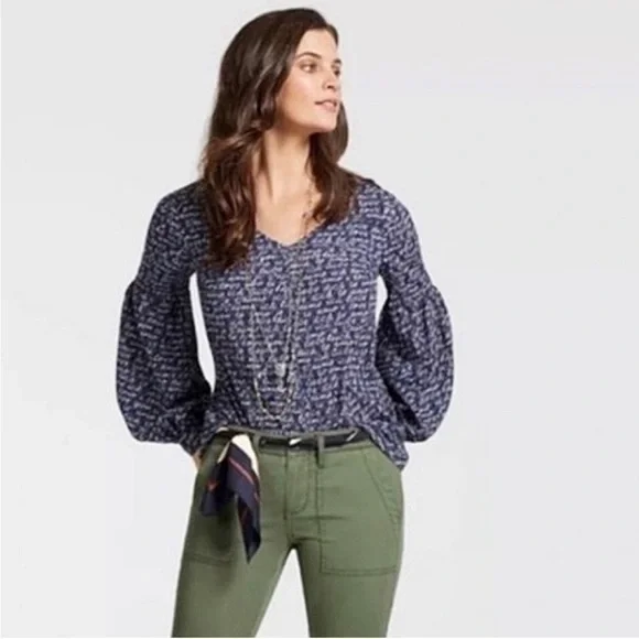 Cabi Te Amo Love Print Top Style 5336 small Long Puff Sleeve Blouse