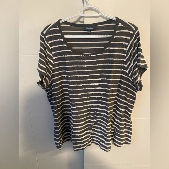 ModCloth Grey and White t-shirt