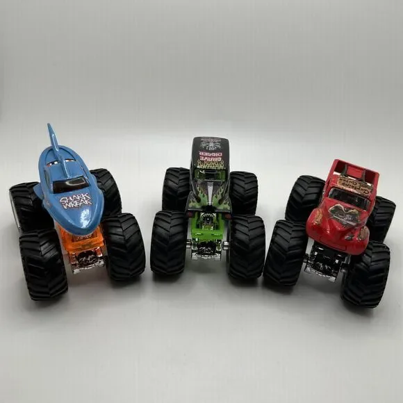 Hot Wheels Monster Jam Shark Wreak Grave Digger Captain’s Curse 1:64 Truck Lot