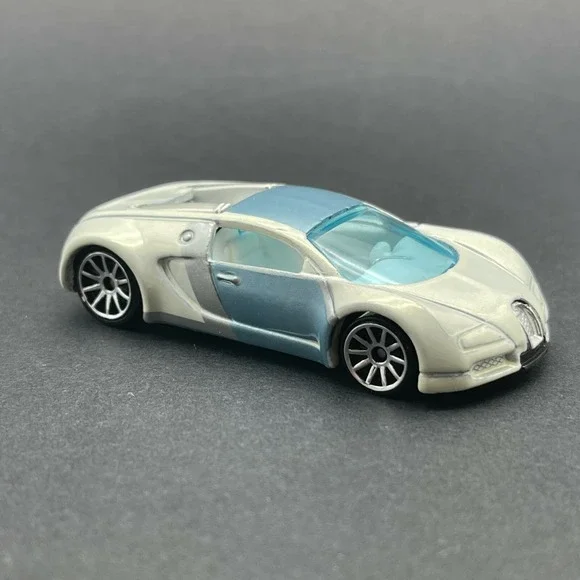 Hot‎ Wheels Bugatti Veyron Car White & Light Blue Diecast 1/64 Scale Loose 2006