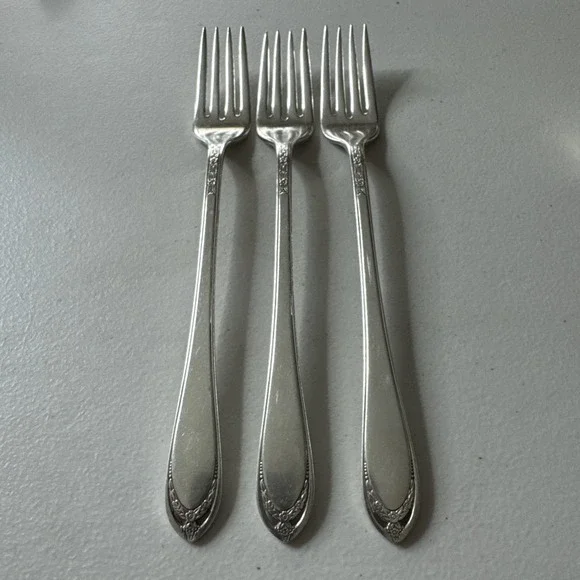 International Silver 1847 Rogers Bros 1936 LOVELACE Dinner Forks 7 3/4