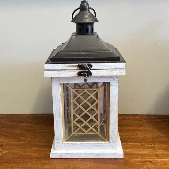 Vintage Pier 1 White Wash Wood Lattice Lantern Fairy Lights 12.5”.