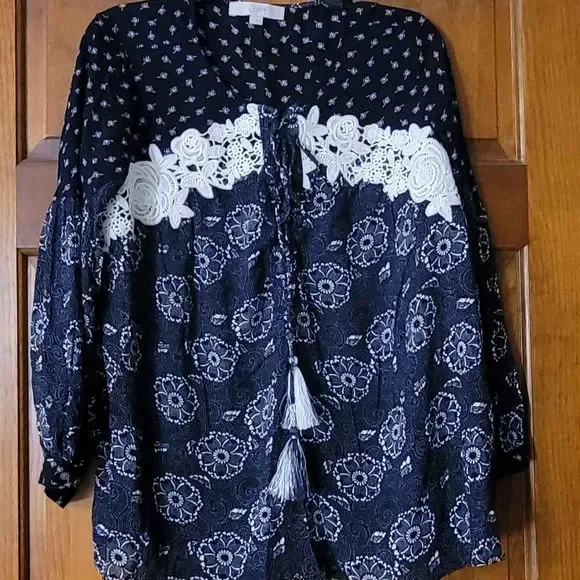 Women's Size Medium Ann Taylor LOFT 3/4 Sleeve Black and White Flowy Blouse Top