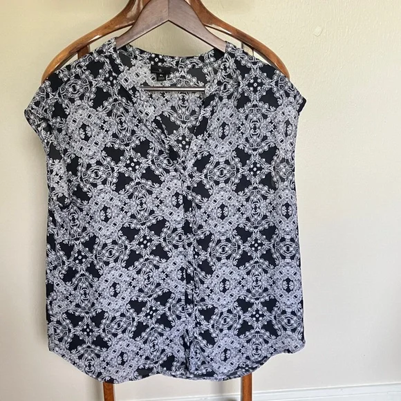 Worthington Black and White Lace Pattern Blouse