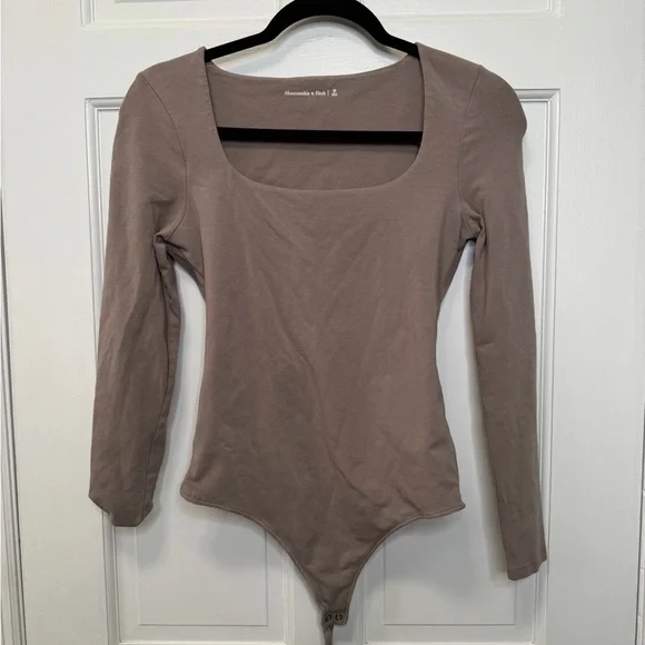 Abercrombie & Fitch Taupe Square Neck‎ Long Sleeve Bodysuit Size Medium