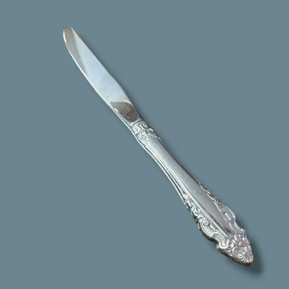 Gorham. Stainless Pierced Baroque 9 in Dinner Knife Ornate Scroll Handle