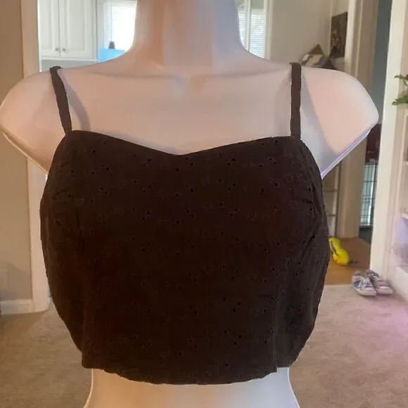 CROP TOP! Pins & Needles Brand. Flower pattern BNWT. Size M