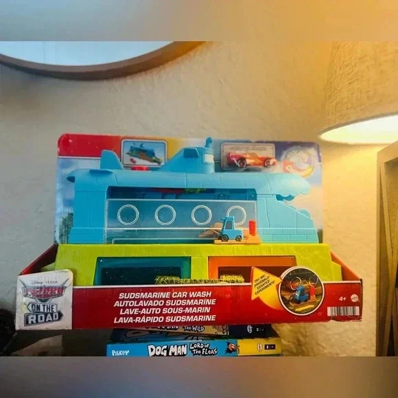 Disney Pixar Cars Submarine Car Wash Playset with Color-Change Lightning McQueen