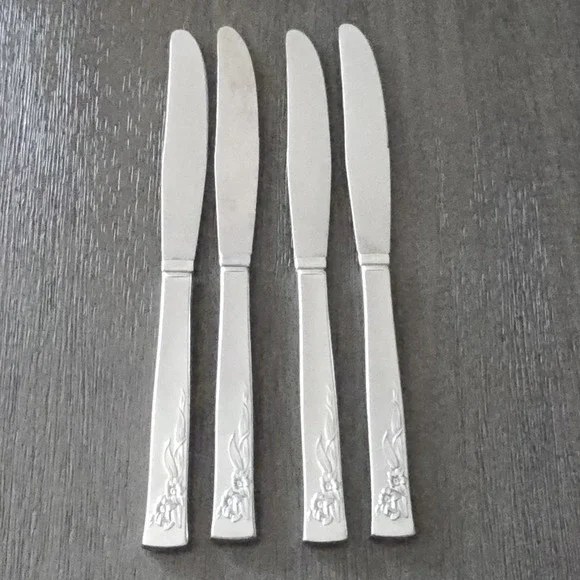Oneida Stanhome Stainless Daffodil  Dinner Butter Knives Set of 4 Flatware