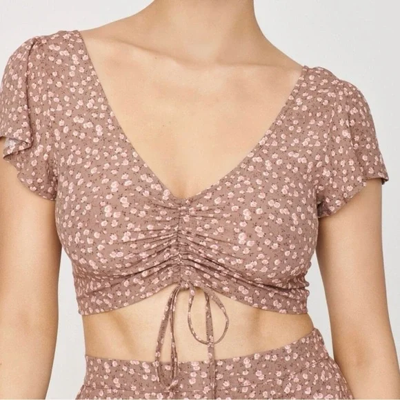 Garage Super Cute Floral Top with beautiful shoulder detailing Chic Cocktail