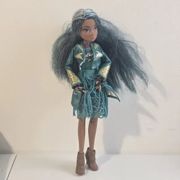 Disney Descendants Uma Pirate Isle Doll W/ Clothes & Boots Poseable EUC