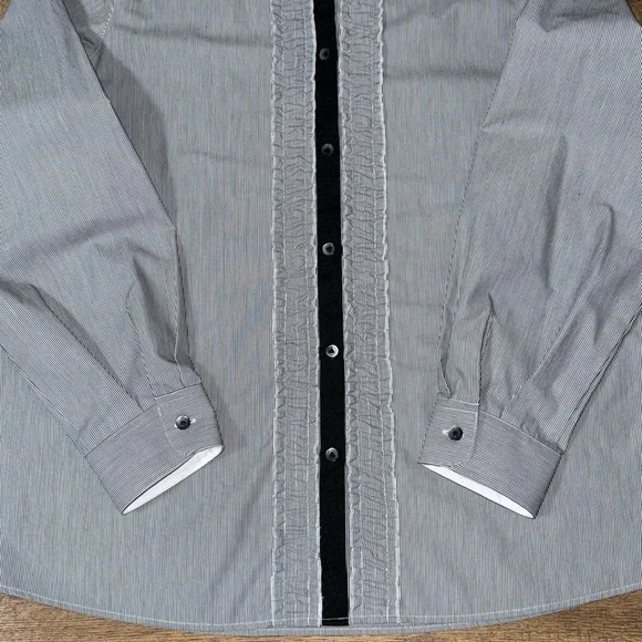 WRINKLE FREE Gray and white Button-Up Shirt