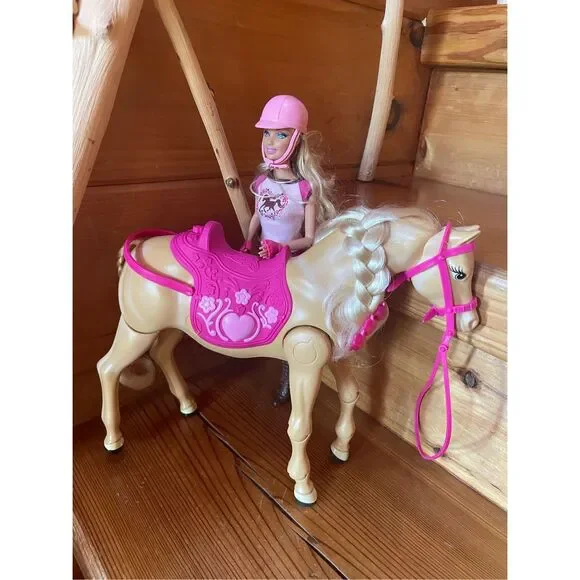Mattel Barbie Walking Tawny Horse Set