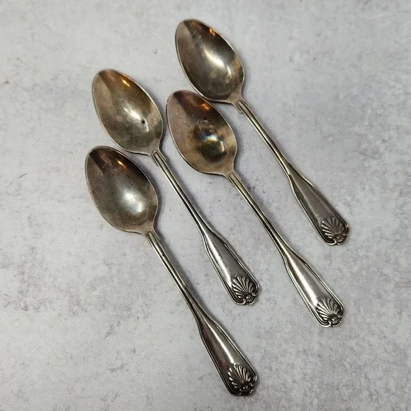 4 Vintage Tea Spoons Teaspoons COVENTRY SHELL Retroneu Silverplate Teaspoons