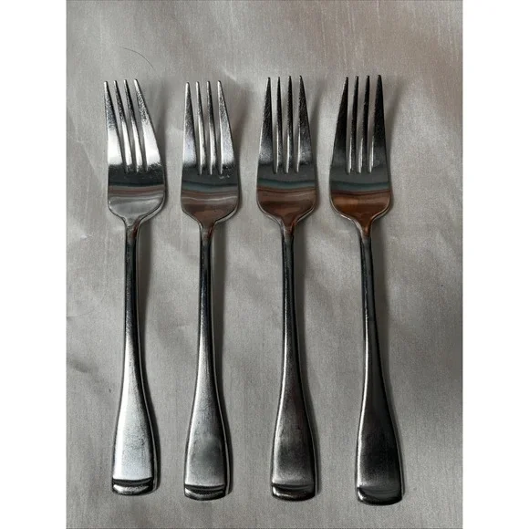 Oneida Maddox Set of 4‎ Dinner Forks 7.5