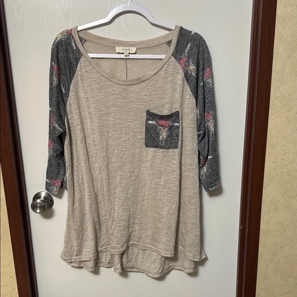 Umgee Women's Tan and Gray Floral Top Size 2XL