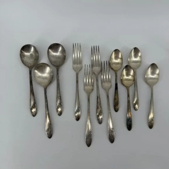 Oneida Community Tudor Silverplate Queen Bess II Flatware Set 11pc Floral 1946