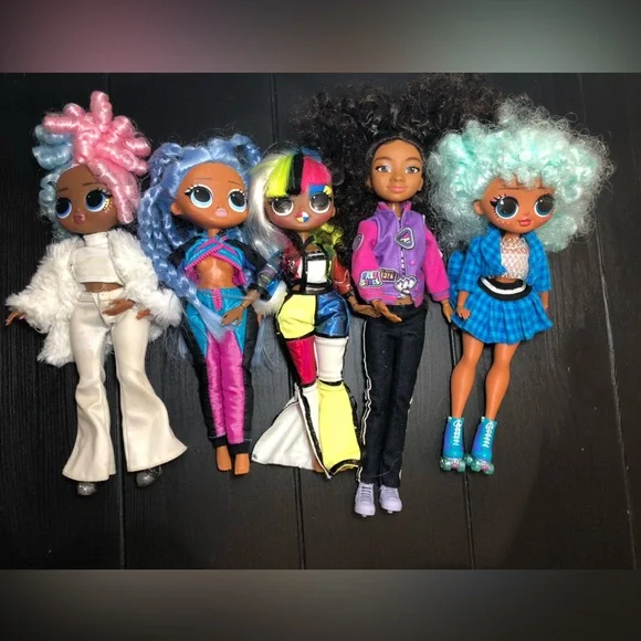 L.O.L. Surprise! 8 Dolls Set with Pink, Blue, Black, White & Mint Hair 2019