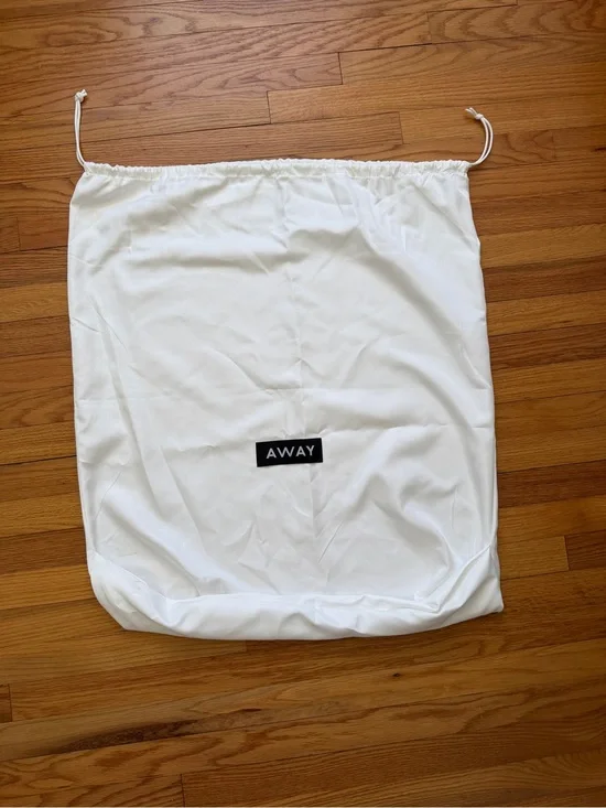 Away medium suitcase dust bag