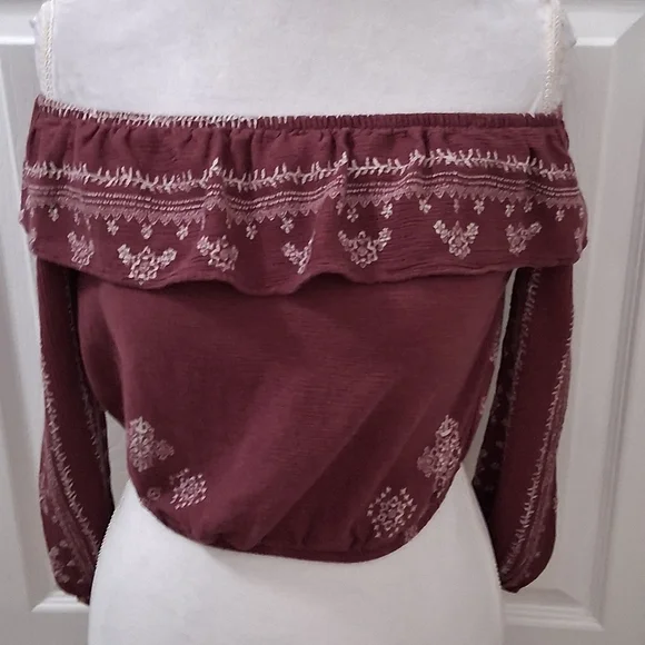 Burgundy Cropped Top With A Cream Print Size S