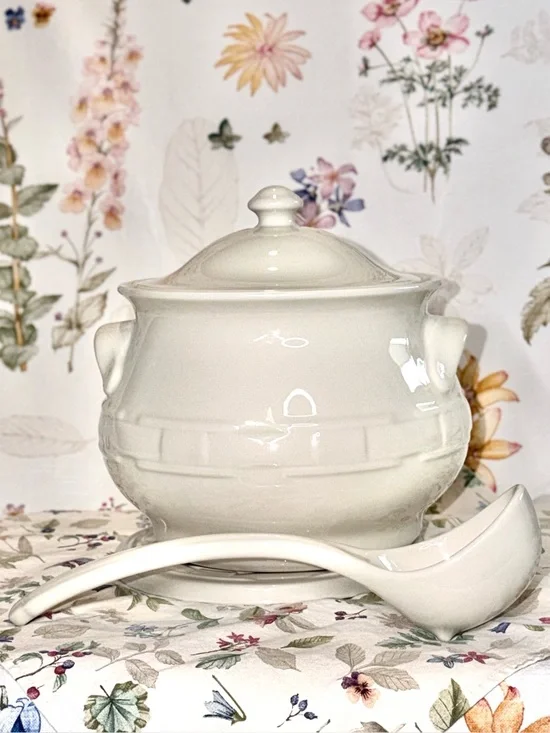 Longaberger Vintage Ceramic Soup Tureen Set