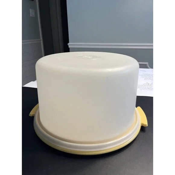 Tupperware Cake Carrier, Cake Taker, Gold, wLid, #684-5, 12 Inch Vintage
