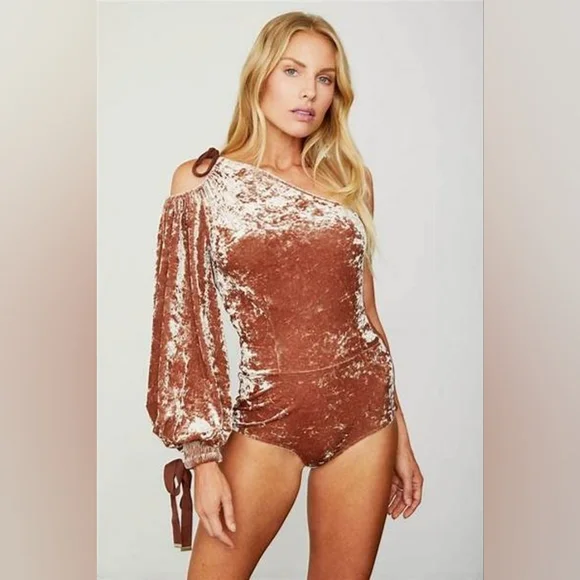🥳HP🥳 NWT, HAH Hot as Hell Cafe Latte One Sleeve Velvet Bodysuit
