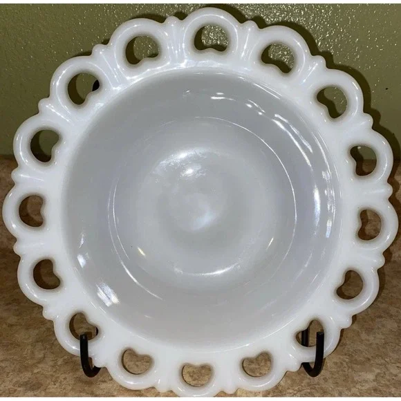 Vintage‎ Westmoreland Old Colony Milk Glass 9.5