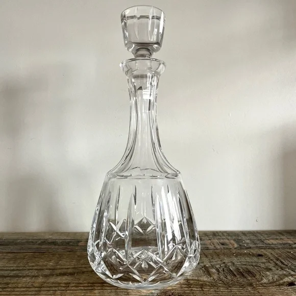 Fine crystal glass decanter by Atlantis Crystal