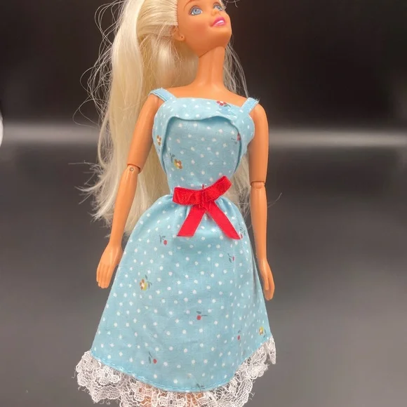 Barbie vintage 1986 blue polka dot dress with lace trim