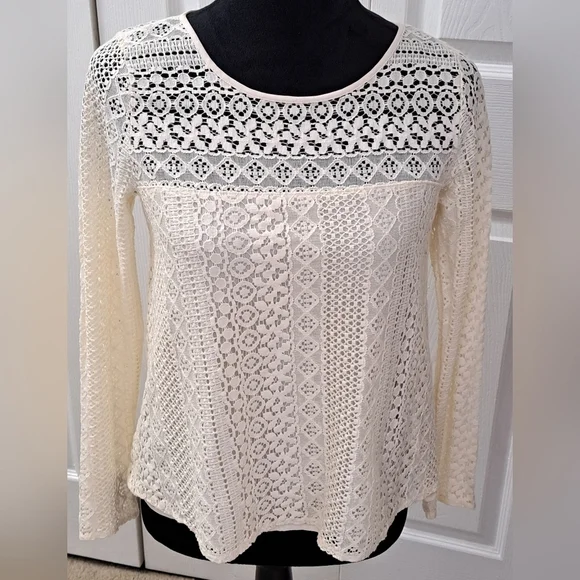 Hollister Lace Cream Top With Long Sleeves Size S