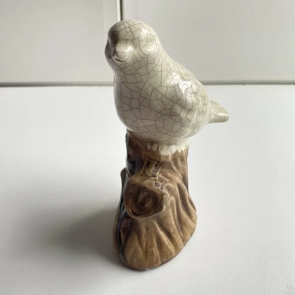 Vintage Bird On A Tree Stump Log Figurine 7.5 Crackled Porcelain White‎ Flaw