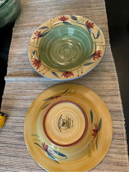 Set of 2 Pier 1 Elizabeth rimmed soup pasta bowl , 9 inches in diameter