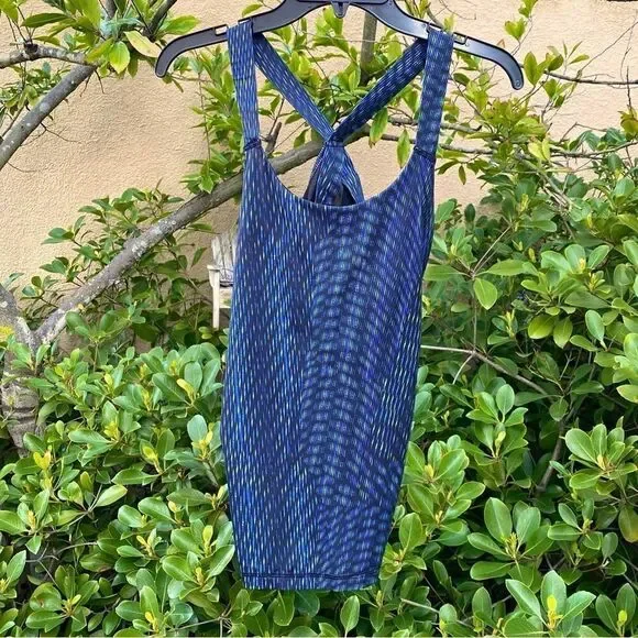 Ivy Park Black/Blue/Green Abstract Pattern Athletic Workout Tank Large. EUC!