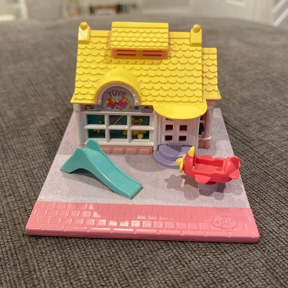Vintage 1993 Polly Pocket Toy Store Playset       kids girls dolls doll toy toys