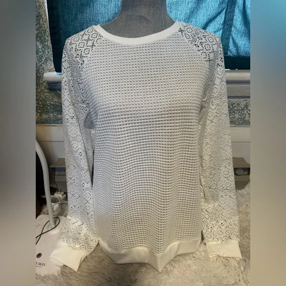 ⭐️ 3/$20.00 SHEIN White Lace Knit Top