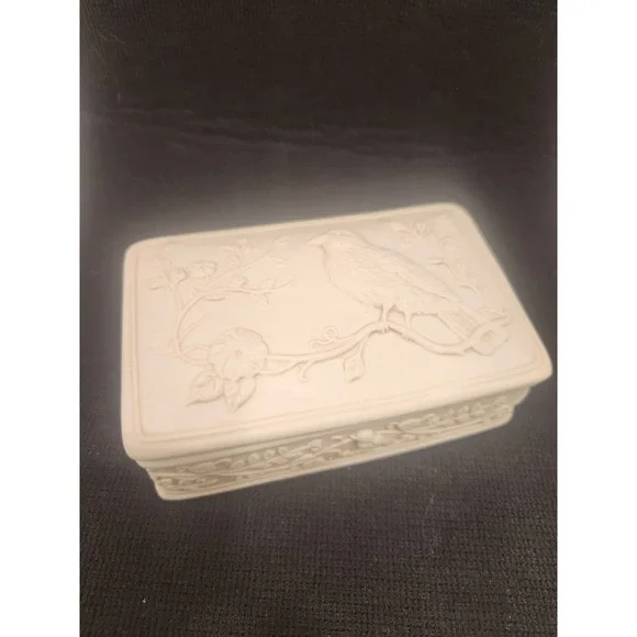 Vintage 2003 Sparrows Club Porcelain Bird Music Trinket Box Plays 