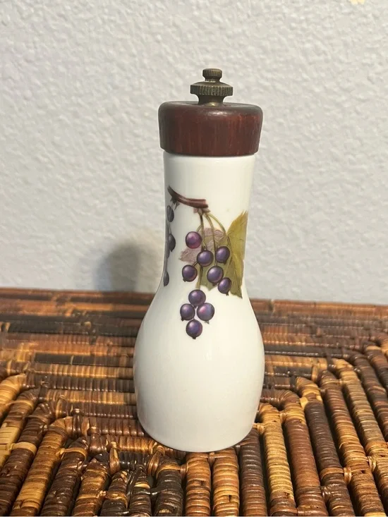 Porcelain Pepper Grinder