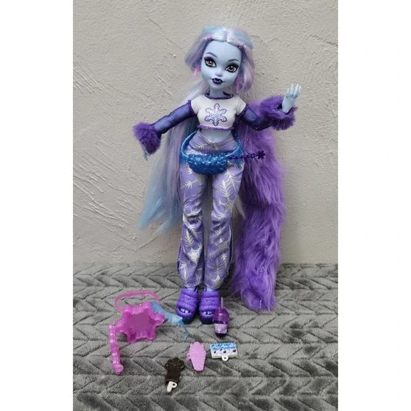 Monster‎ High Abbey Bominable Doll With Accessories Blue Complexion Purple Eyes