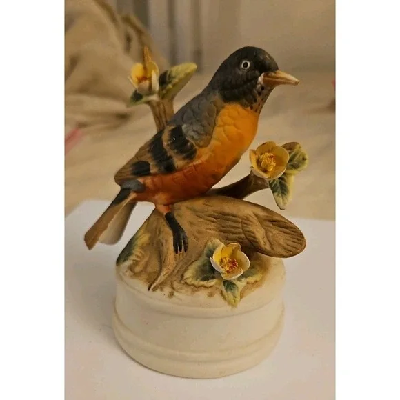 Vintage Milano Porcelain Bird Music Box /‎ Robin on a Branch / Eda Mann (466)
