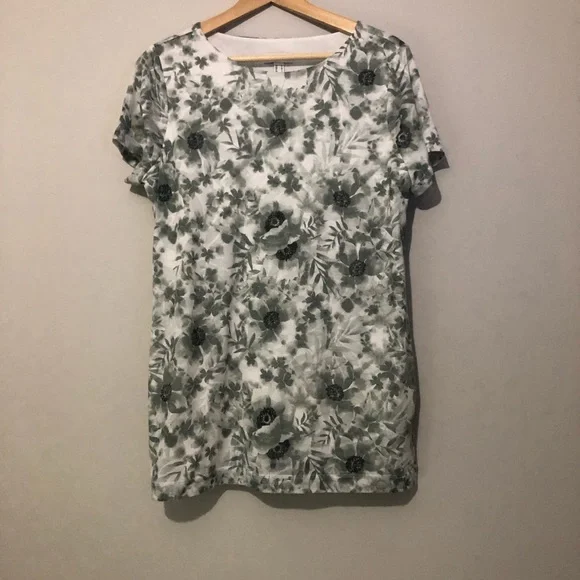 Susan Graver Women’s Size Medium Top