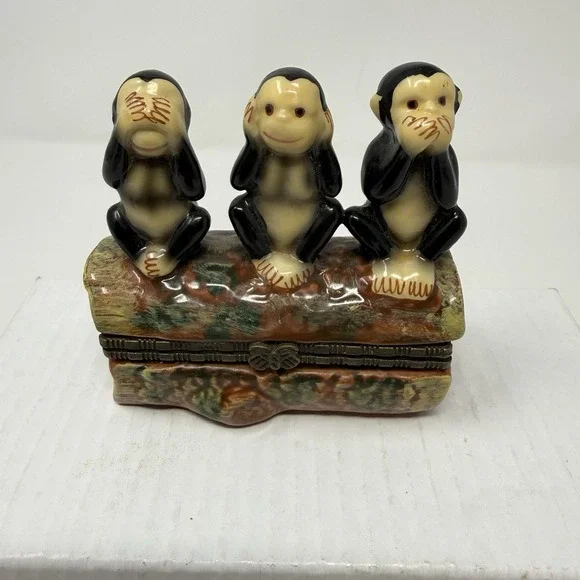Monkey Trinket Box Hear See Speak No Evil- 3 Monkeys On Log has Banana!
