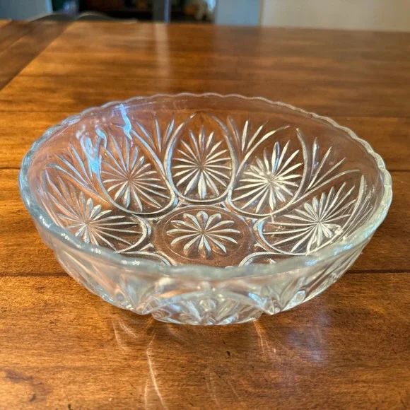 Vintage Clear Pressed Glass Starburst Scalloped Serving Bowl 8 Inch Round