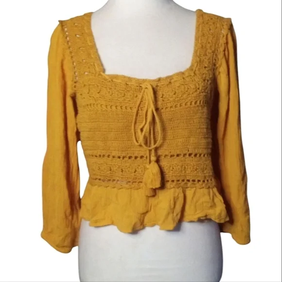 American Eagle Crochet Front Long Sleeve Peasant Style Crop Top Size Medium