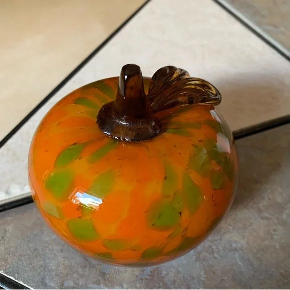 PIER 1‎ IMPORTS. NWT. Green/Orange Glass Apple.